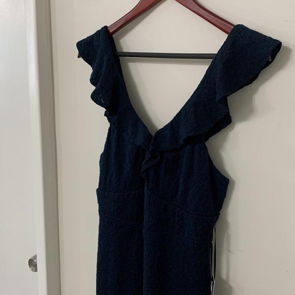 Lulu’s M Ruffled Neck Lace Bodycon Dress - Picture 7 of 13